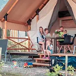 & Glamping Nassfeld By Alps 豪华帐篷