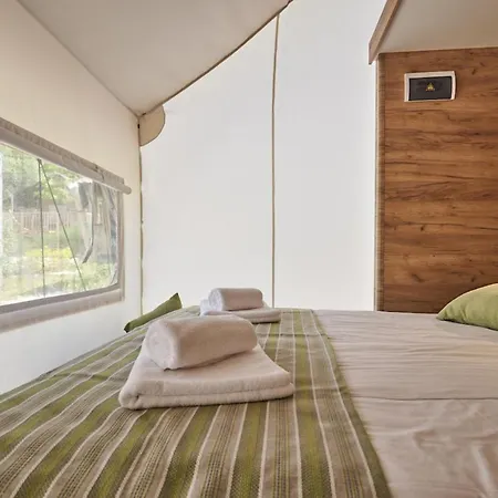 & Glamping Nassfeld By Alps Lüks kamp alanı Kotschach-Mauthen