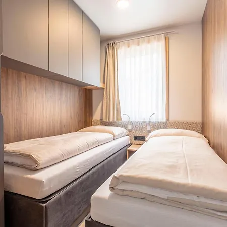 & Glamping Nassfeld By Alps Lüks kamp alanı Kotschach-Mauthen