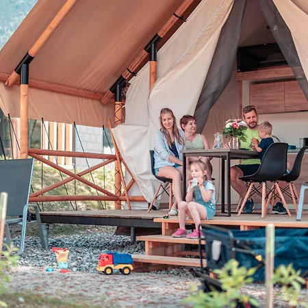 & Glamping Nassfeld By Alps Lüks kamp alanı